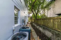 Short Stroll to the Beach and Inviting Atmosphere - Charming Coastal Getaway