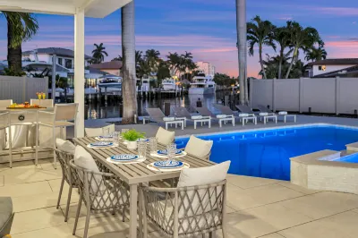 Waterfront / Heated Pool / Canal View & Access / Treasure Key / VlLLAS