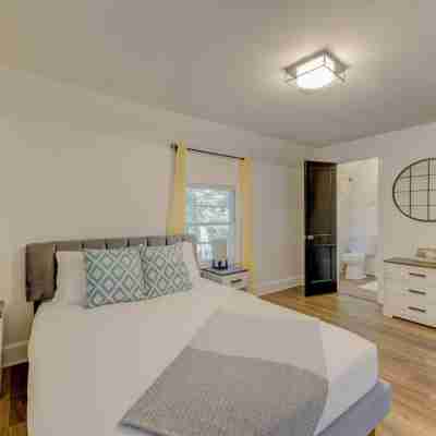 Comfortable Retreat with Smart TV and Assigned Parking - Cozy Haven Rooms