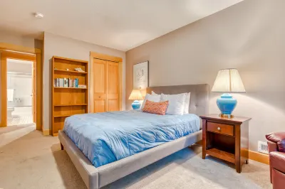 Charming riverfront apartment with kitchenette, grill, & central AC