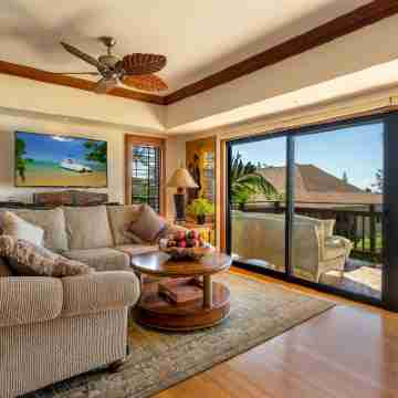 Private Lanai and Heated Saltwater Pool - Mesmerizing Oceanfront Retreat Rooms