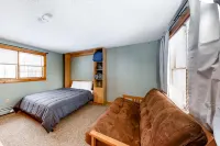 Efficient condo near slopes with kitchenette & great location Hotels in Cavendish