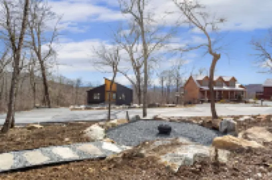 Modern Cabin with Hot Tub and Scenic Views - Inviting Mountain Retreat