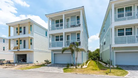 Private Heated Pool and Boat Slip Access - Stunning Coastal Retreat Отели в г. Кортес