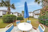 Ground-floor condo in great locale with pool, fast WiFi, W/D - snowbird-friendly Hotels in Miramar Beach