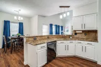 Fantastic 4 King Bed : Pool Table : Perfect Location