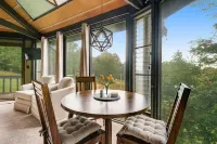 Classic roundhouse next to ski lodge w/panoramic view, retro fireplace & balcony Hotels in Avery County