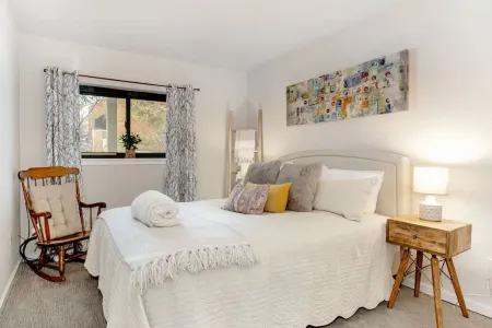 Gas Fireplace and Easy Ski Access - Spacious Charming Townhome