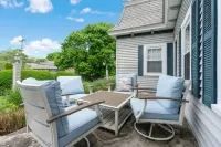 Two Patios and Outdoor Dining Experience - Stylish Coastal Haven