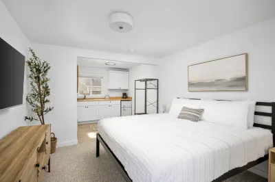 Beachfront Access and Kitchenette Convenience - Charming Coastal Retreat
