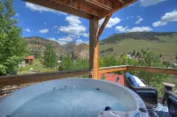 Spectacular Mountain Views and Private Hot Tub - Exquisite Multi-Level Haven