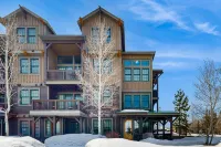 Fantastic Mountain Condo W/ Free WiFi, Private Patio, & Easy Access to Skiing