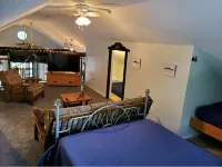 Relaxing Area and Boat Docks Available - Tranquil Cabin Retreat Hotels in Huron
