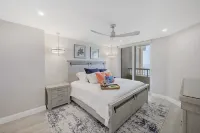 Modern Design and Stunning Tropical Setting - Stylish Coastal Haven