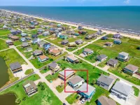 Charming Beach House with Outdoor Living - Inviting Coastal Retreat