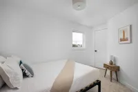 Kitchenette and Nearby Dining Options - Charming Coastal Haven Hotels in Rockaway Beach