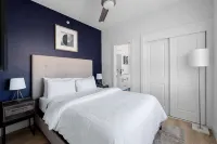 Private Backyard and Balconies on Each Level - Modern Cozy Haven Hotels in 