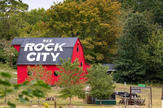 Stunning Mountain Views and Spacious Backyard - Serene Modern Retreat