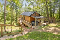 Alone At Last - New LUX Tiny Cabin - WiFi - Hot Tub Hotels in Campton