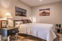 Aviation Enthusiast's Sky Retreat - WiFi Included