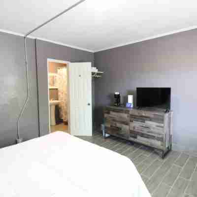 Convenient Location and Modern Comfort - Charming Getaway Rooms