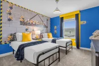 Screened Pool and Resort Amenities - Charming Family Retreat Hotels in Osceola County