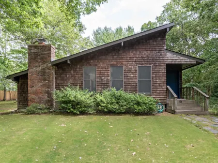 Stylish Backyard Oasis with Fire Pit - Cozy Contemporary Retreat Отели в г. Спрингс