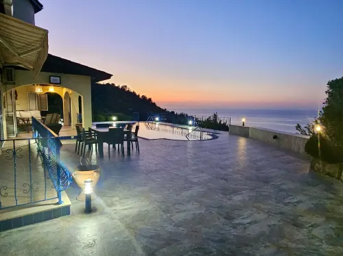 Villa Jewel with Private Pool and Sea View -  Privatzimmer
