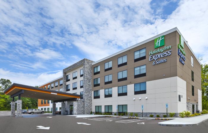 Holiday Inn Express & Suites PAINESVILLE - CONCORD by IHG