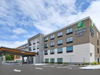 Holiday Inn Express & Suites PAINESVILLE - CONCORD by IHG Hotels in Lake County