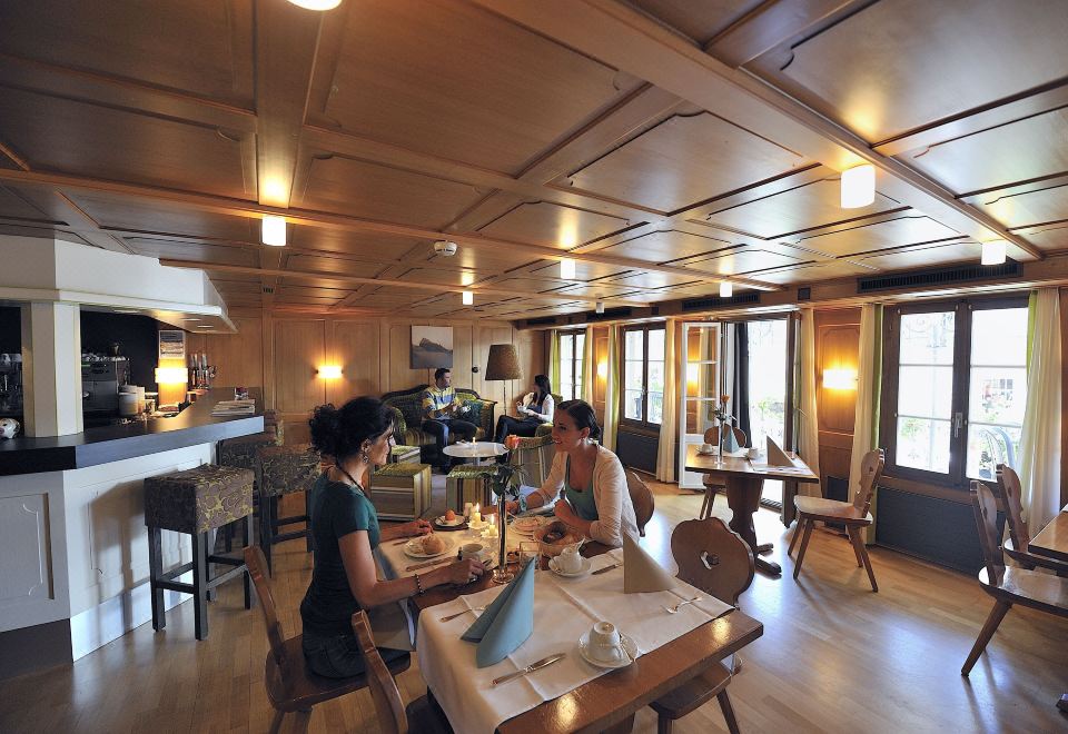 3. Hotel En..