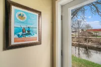 Downtown Boyne City charmer with stunning Lake Charlevoix and Boyne River views. - 무료 와이파이