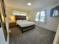 THE CLASSIC OCEAN BEACH HOUSE: 6 QUEEN 1 SOFA BED โรงแรมในนิวลอนดอน