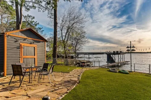 Sunset Serenity -Lakefront- HotTub - TheatreRoom - FirePit - GameRoom - BoatDock