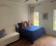 Down on the CornerIn the heart of Flora with great outside space!