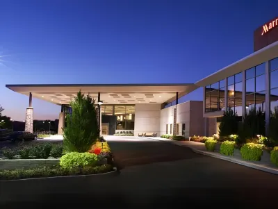Indianapolis Marriott East Các khách sạn gần Izakaya Japanese Restaurant