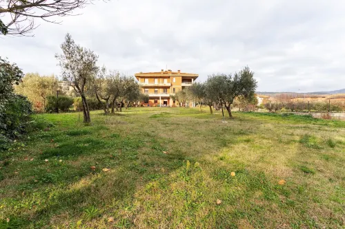 Cozy Apartment with Swimming Pool and Gym on Lake Trasimeno