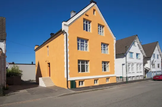 Central Guest House - Bedroom with Private Bathroom Hotels in 