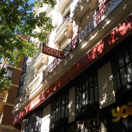 Hostal Abitum Madrid Отели рядом с достопримечательностью «Тетуан»