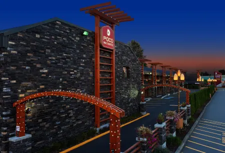 Poco Inn and Suites Hotel & Conference Centre Отели в г. Порт Кокитлам