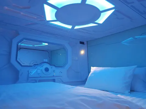 Capsule(Upper)Overnight Stay