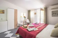 Apartments MaXhit Hotels in Perast