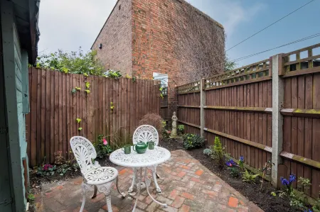 Mirrored Reflections Отели рядом с достопримечательностью «The Collective Old Oak»