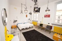LoftHotel Lot Pszczoły  호텔