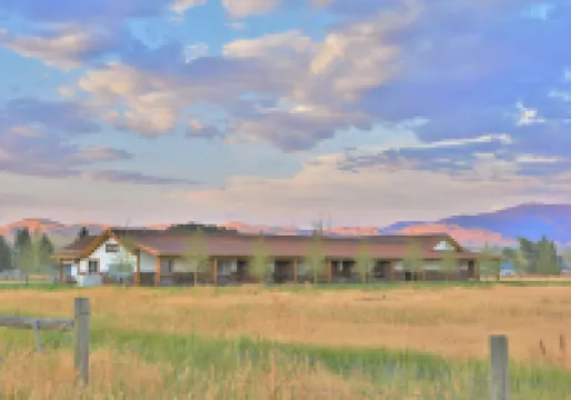 McAllister Inn & Lodging Hotels in Ennis