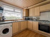 Centrally Situated 1 Bedroom House in Cumbernauld Hotels in Cumbernauld