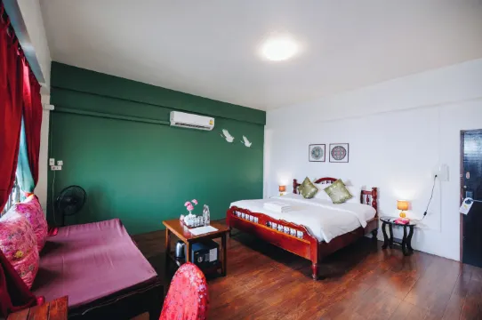 ห้องเตียงใหญ่ พร้อมห้องน้ำรวม