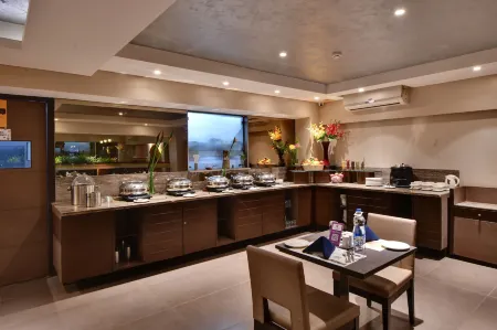 Click Hotel Vadodara 4 Mins Walk for the Railway Station