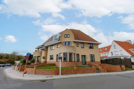 Huswell - Luxury Villa for 8 Guests Near the Beach in Knokke Отели рядом со станцией Heist Railway Station