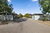 เอเมอรัลด์กรีนวิลเลจ